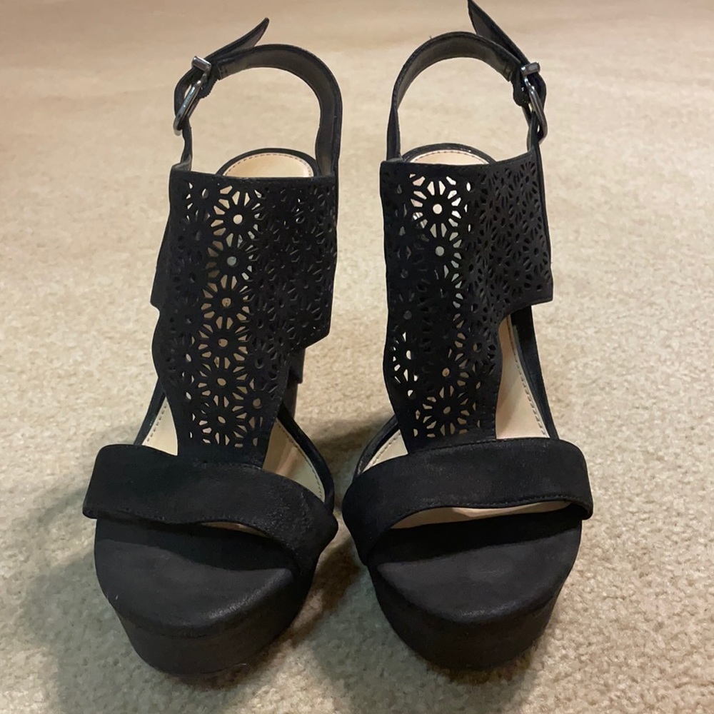 Gianni Bini black platform heels